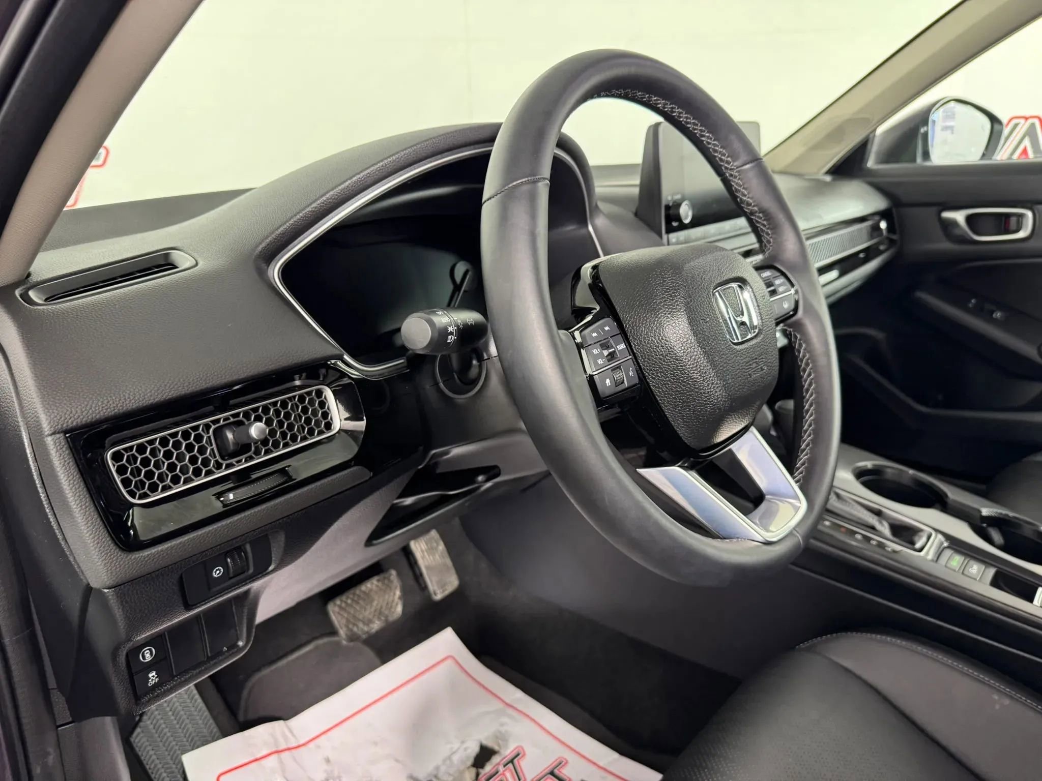 Used 2024 Honda Civic EX-L image 10