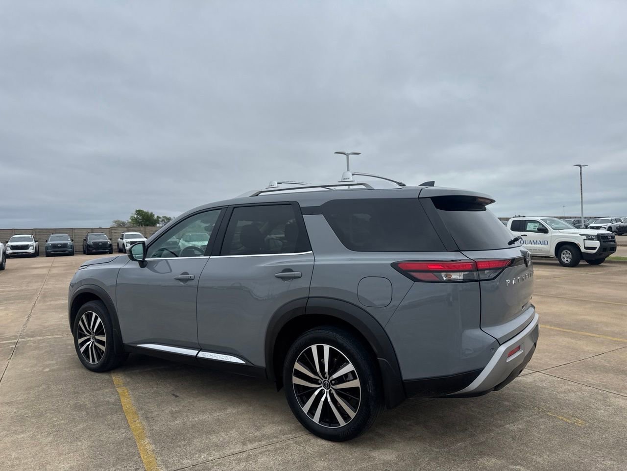 Certified 2024 Nissan Pathfinder Platinum FWD image 12