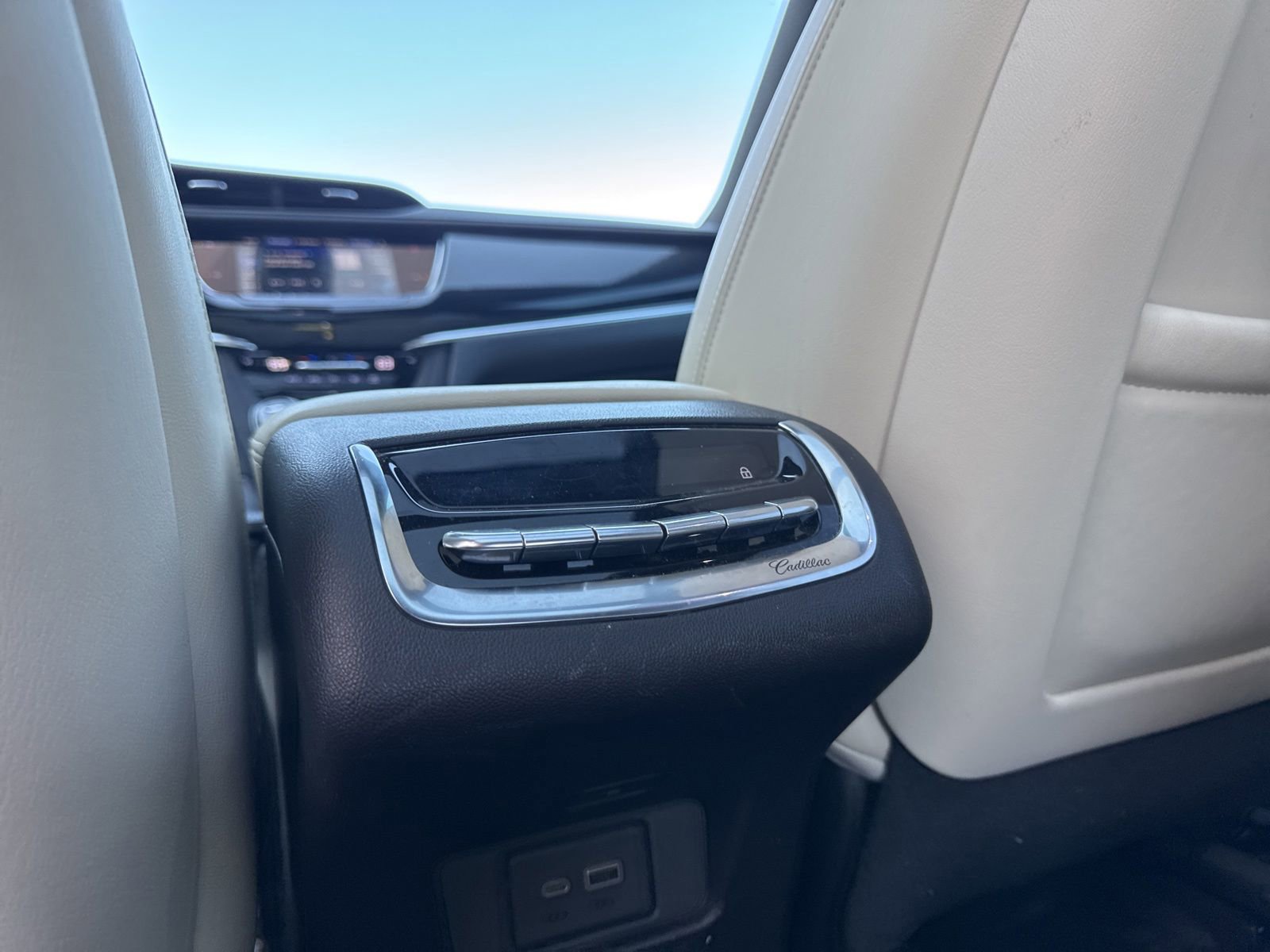 Used 2021 Cadillac XT6 Sport w/ LPO, Floor Liner Package AWD/4WD image 22