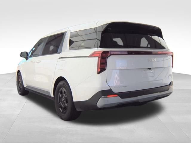 Used 2025 Kia Carnival FWD image 5