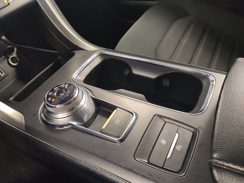 Used 2020 Ford Fusion SE FWD image 26