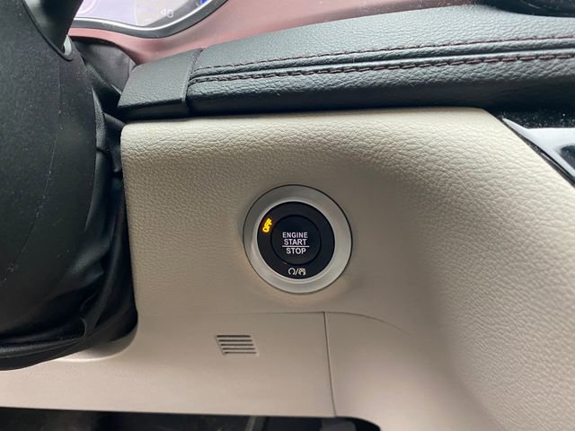 Used 2019 Chrysler Pacifica Limited image 8