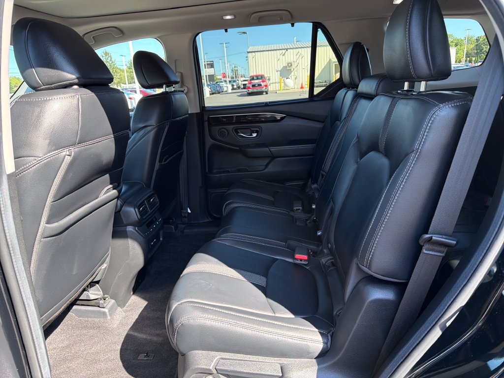 Used 2024 Honda Pilot Touring image 17