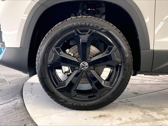New 2026 Volkswagen Taos SE image 12