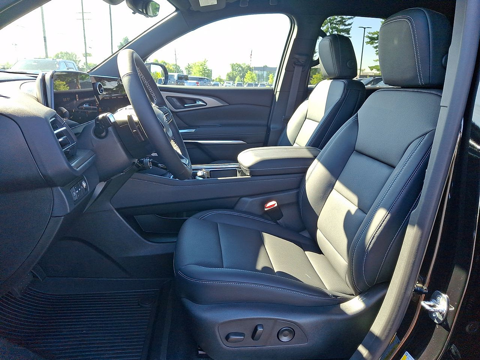 New 2027 Chevrolet Traverse LT w/ Driver Confidence Package AWD/4WD image 14