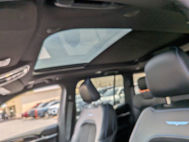 Used 2022 Jeep Grand Cherokee Trailhawk w/ Advanced Protech Group II AWD/4WD image 9