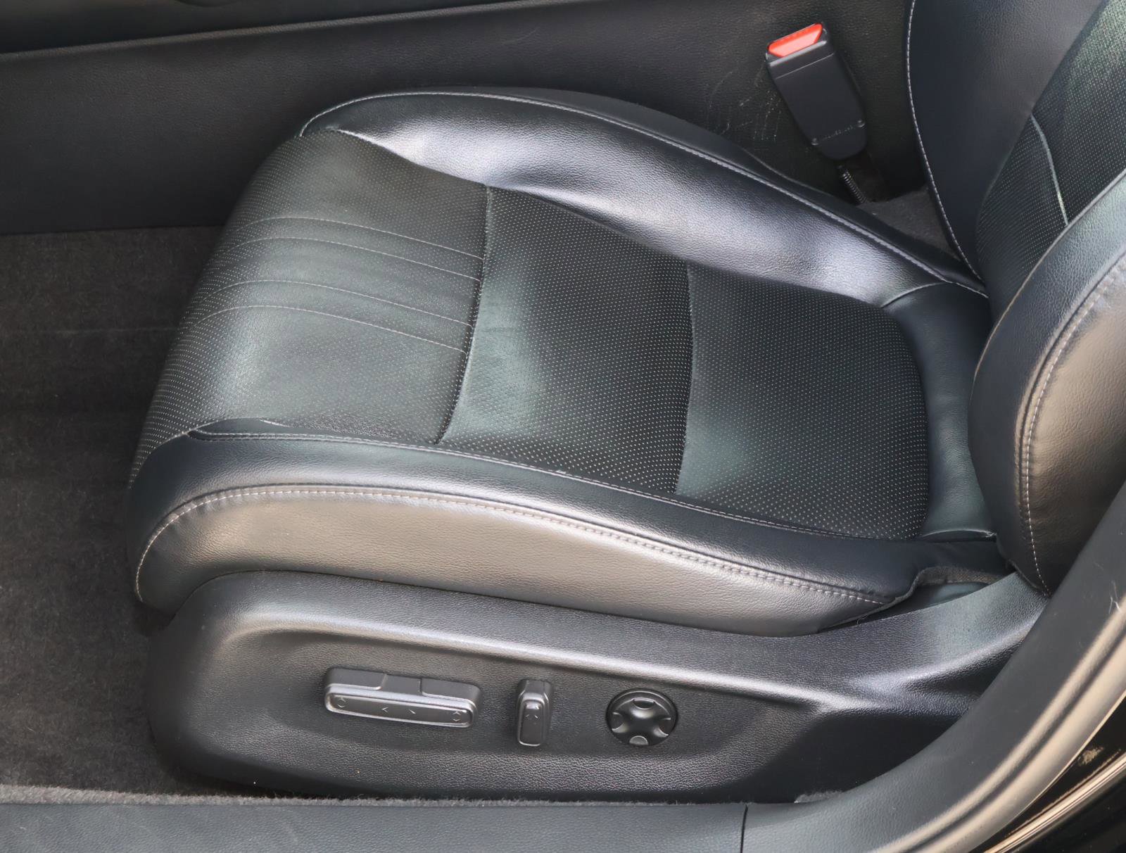 Used 2018 Honda Accord Touring image 13