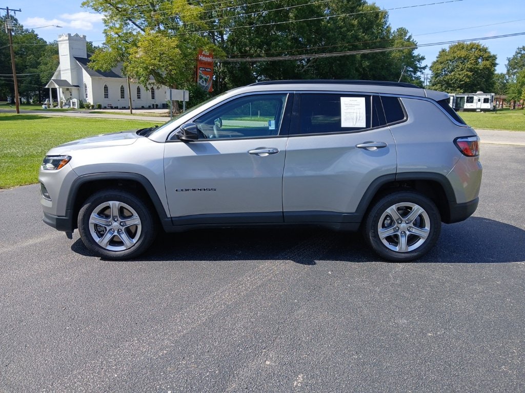 Certified 2024 Jeep Compass Latitude AWD/4WD image 11