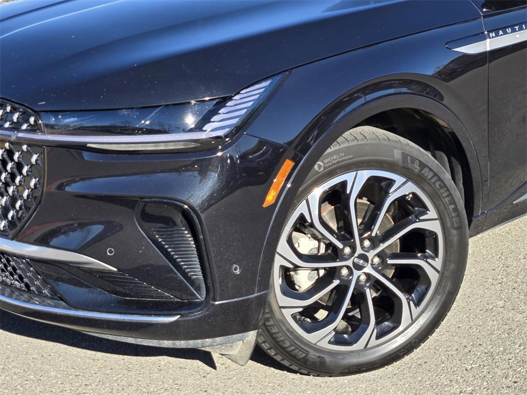 Used 2024 Lincoln Nautilus Reserve image 9