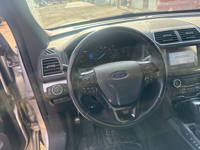 Used 2017 Ford Explorer XLT w/ Equipment Group 202A AWD/4WD image 14