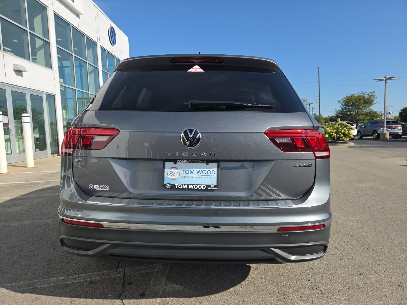 Certified 2024 Volkswagen Tiguan SE AWD/4WD image 5