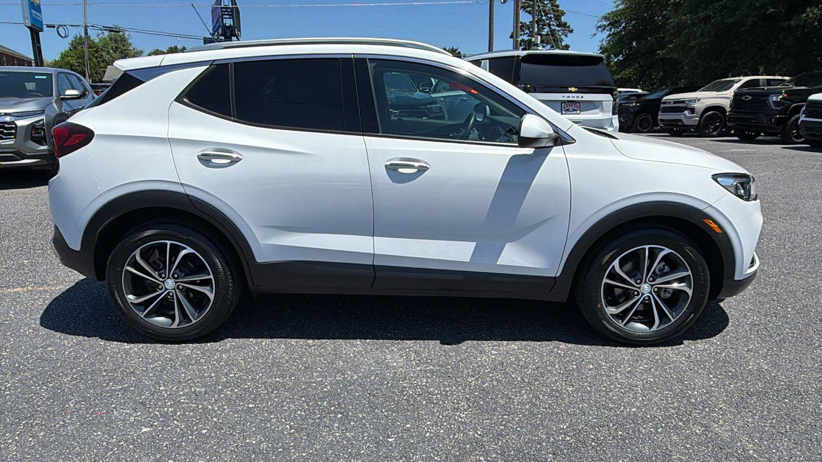 Used 2022 Buick Encore GX Essence FWD image 4