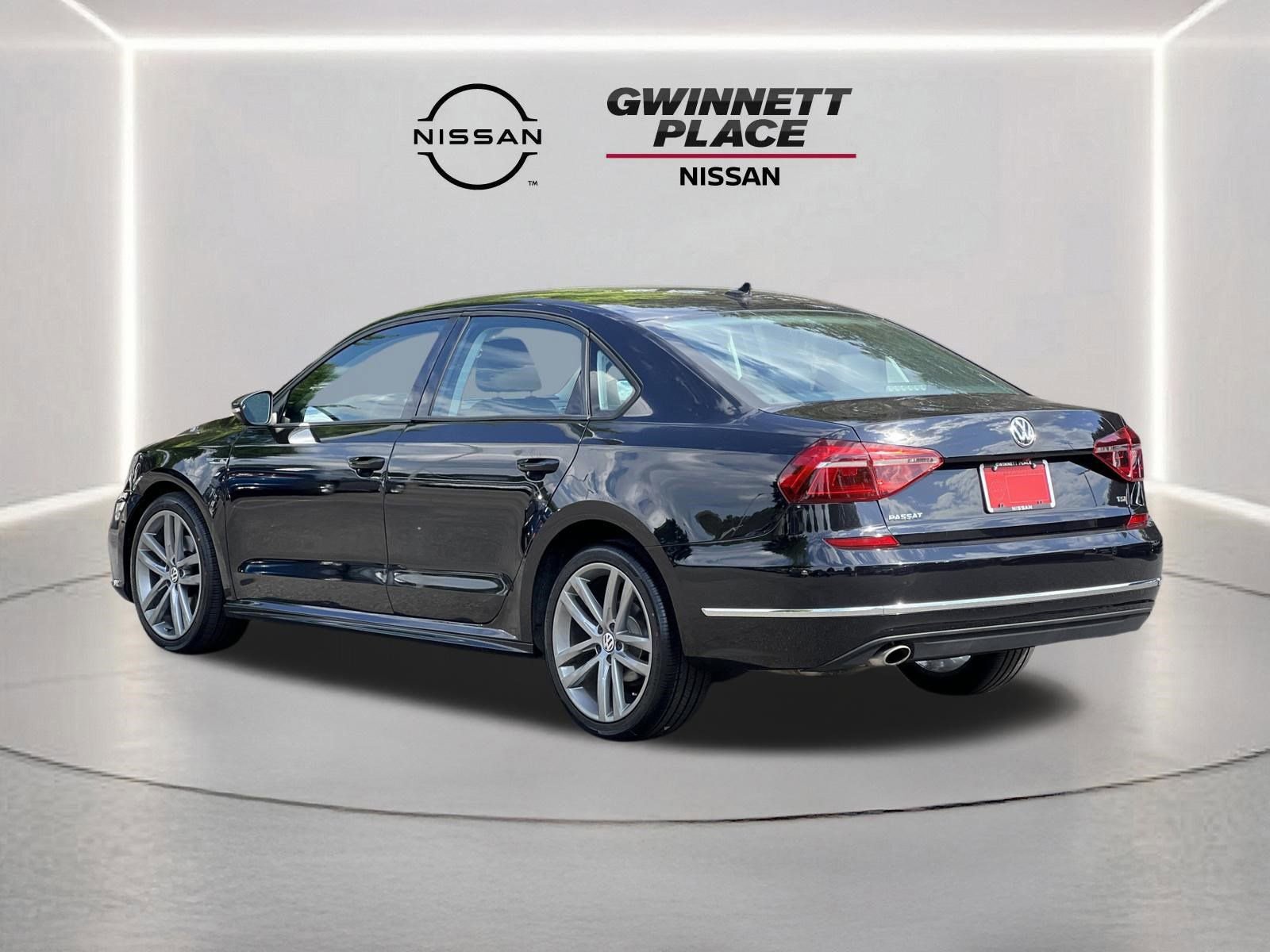 Used 2018 Volkswagen Passat 2.0T R-Line FWD image 22