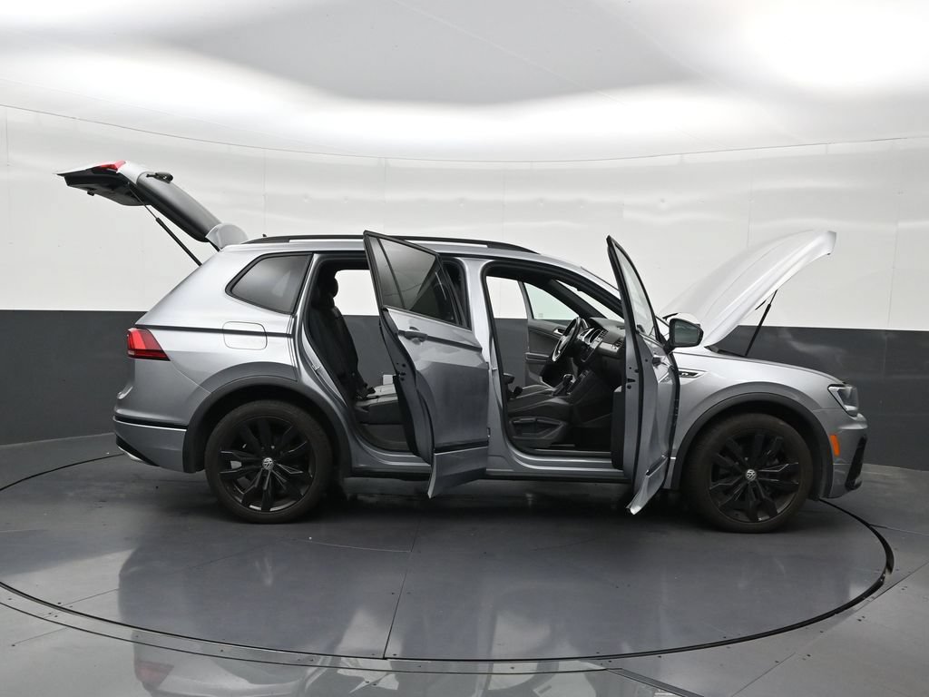 Used 2021 Volkswagen Tiguan SE R-Line FWD image 32