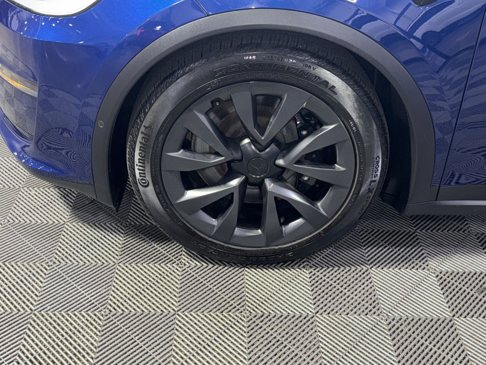 Used 2023 Tesla Model X image 17