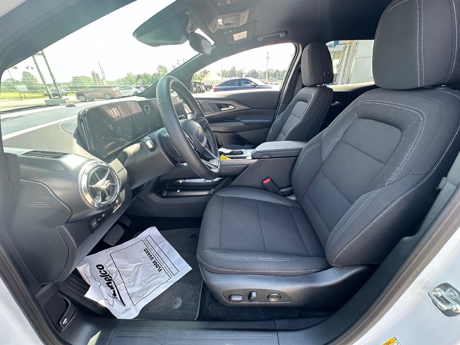 New 2026 Chevrolet Equinox EV LT w/ Comfort Package FWD image 12
