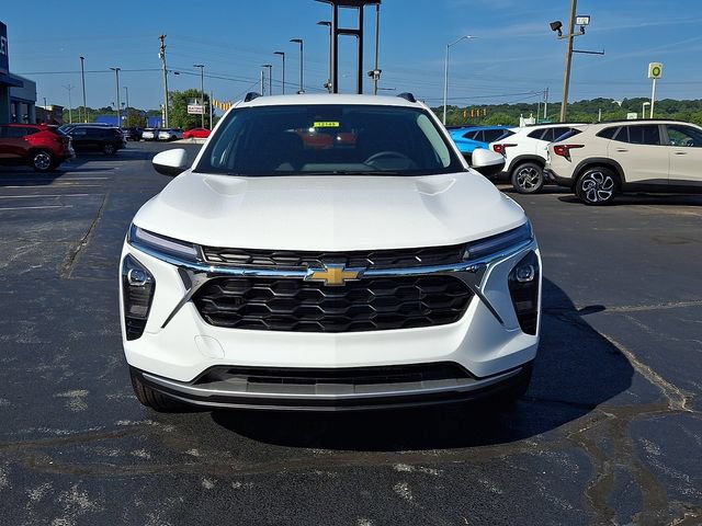 New 2026 Chevrolet Trax LT w/ Driver Confidence Package FWD image 2