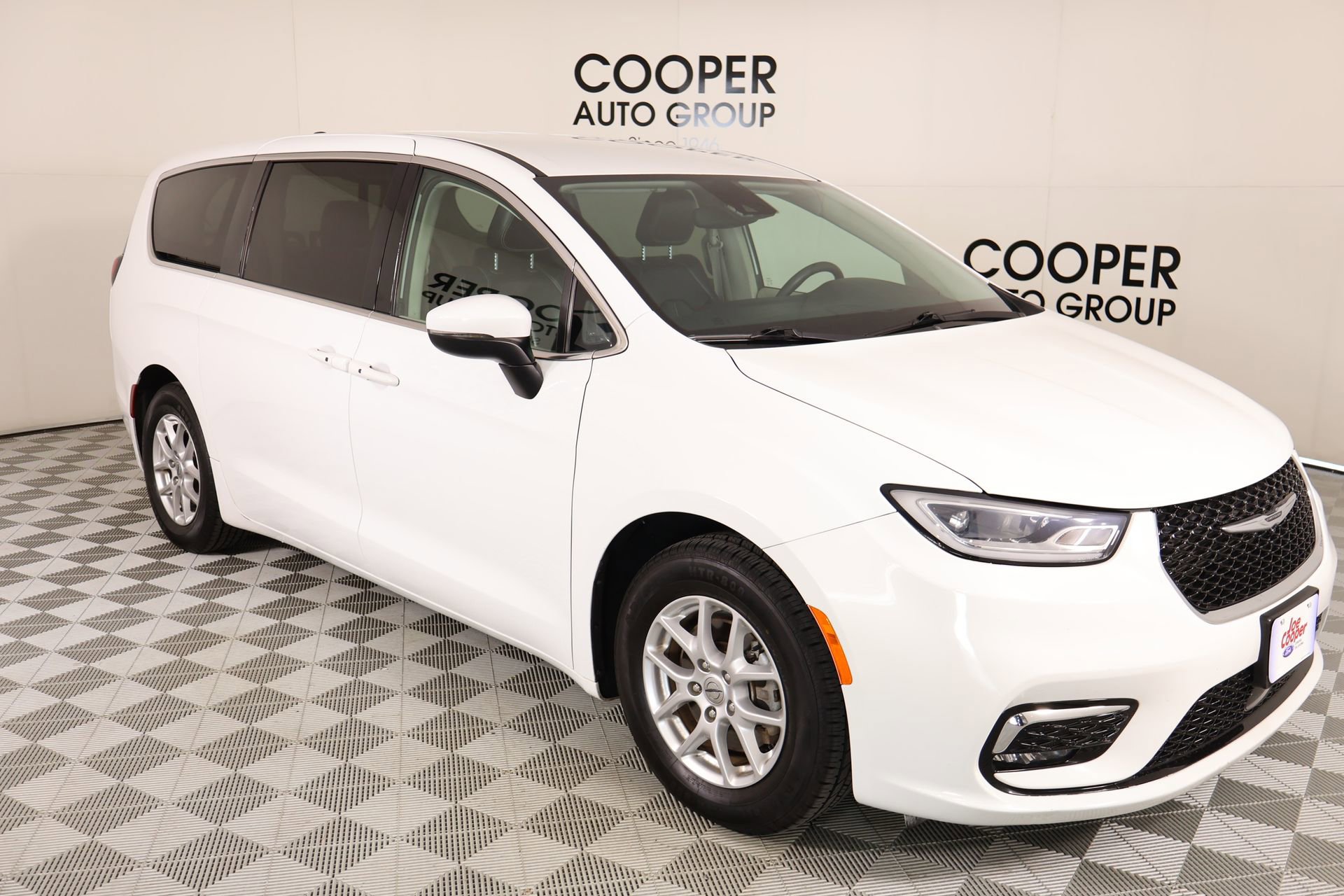 Used 2023 Chrysler Pacifica Touring-L