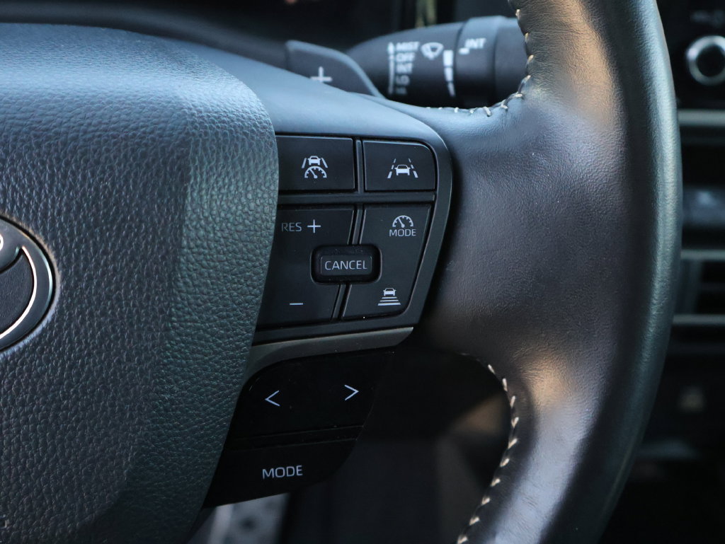 Used 2025 Toyota Camry SE FWD image 27