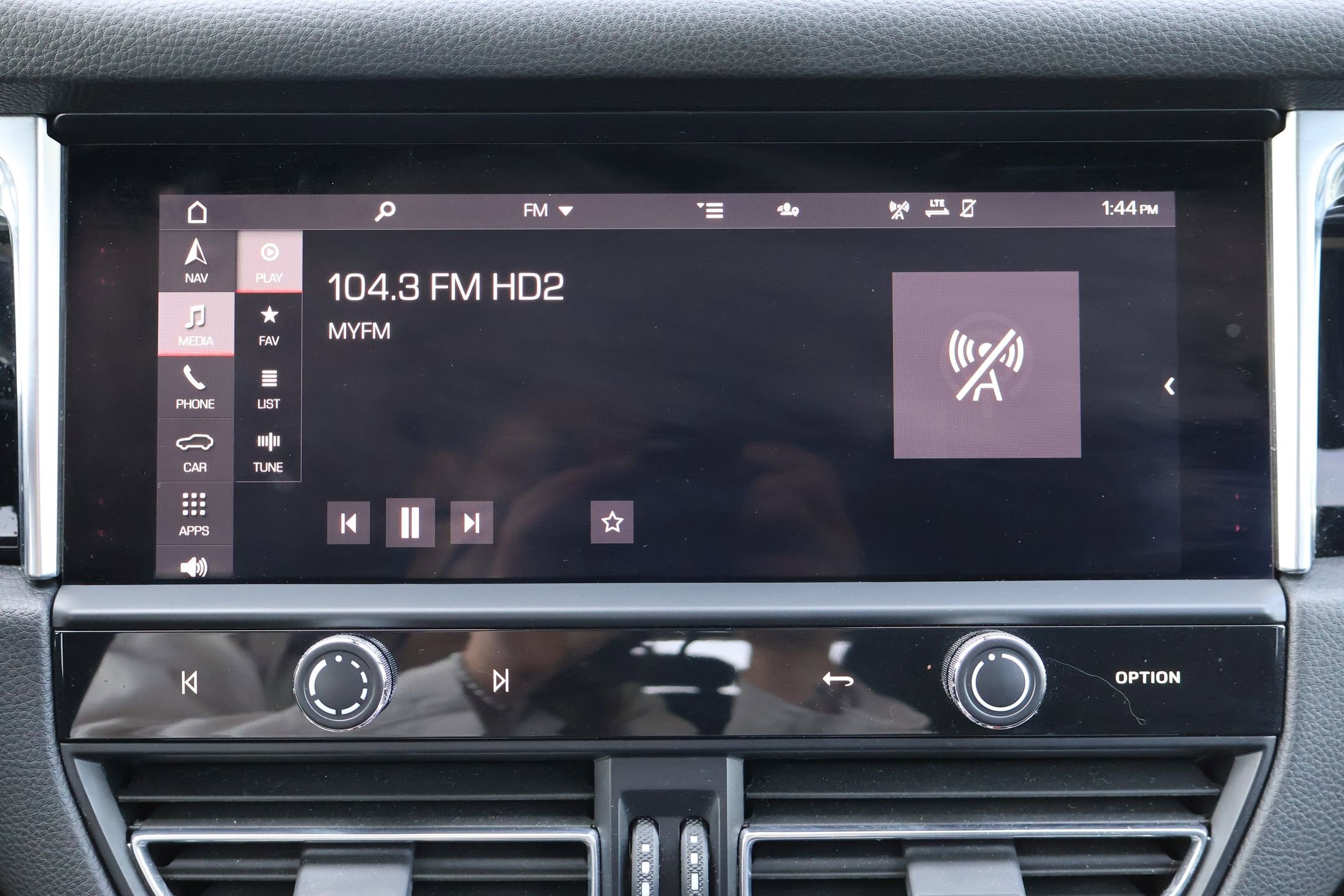 Certified 2023 Porsche Macan image 19
