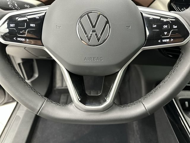 Used 2023 Volkswagen ID.4 Pro AWD/4WD image 16