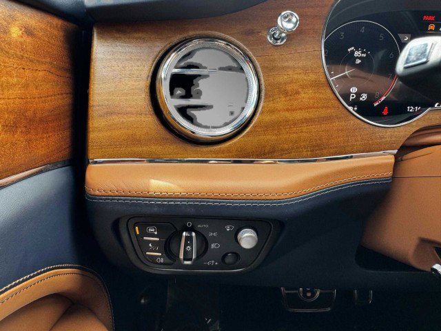 Used 2023 Bentley Bentayga Extended Wheelbase image 27