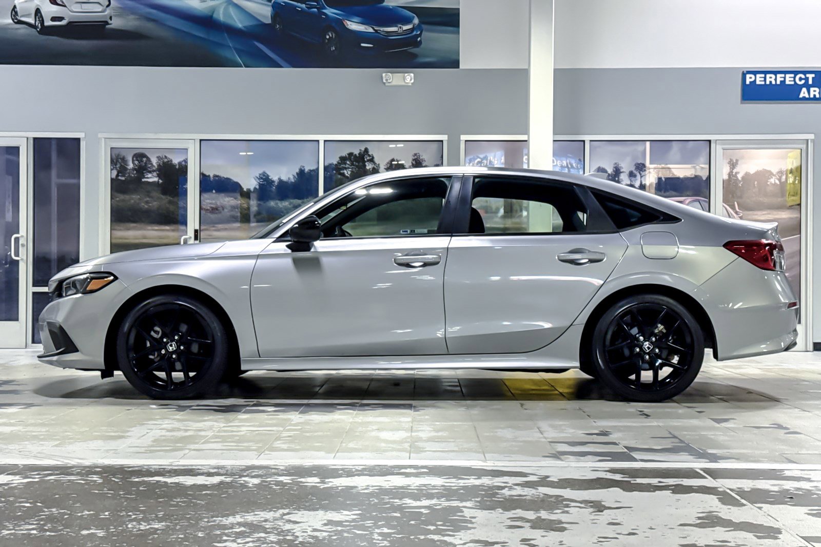 Used 2024 Honda Civic Sport image 2