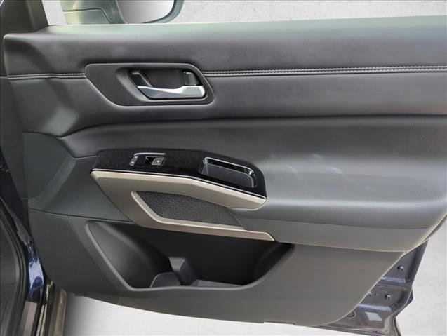 Used 2025 Nissan Pathfinder Platinum w/ Cargo Package FWD image 25