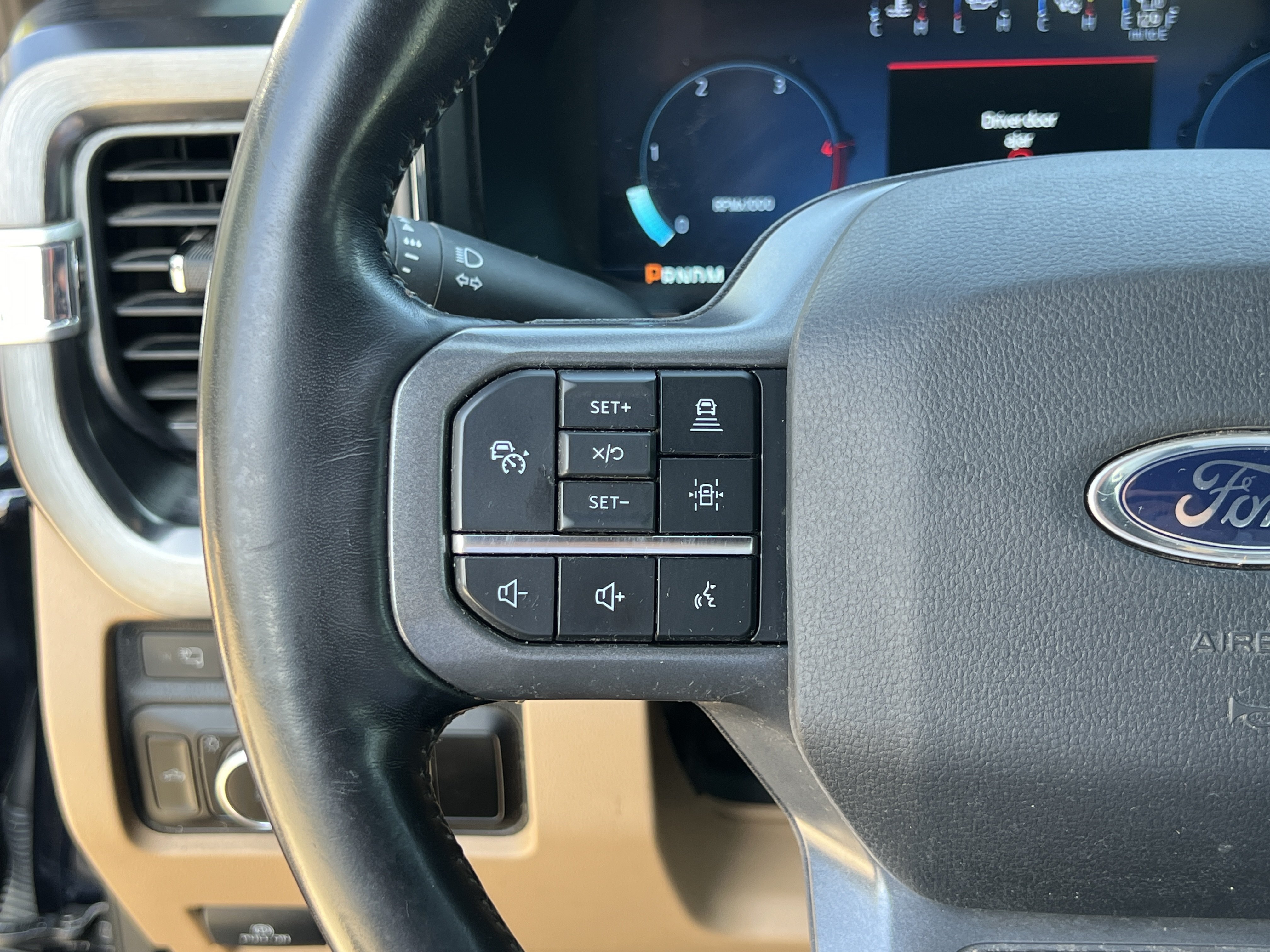 Used 2023 Ford F250 Lariat w/ Lariat Ultimate Package AWD/4WD image 13