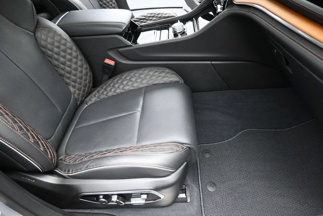 Used 2023 Jeep Grand Cherokee L Summit AWD/4WD image 30