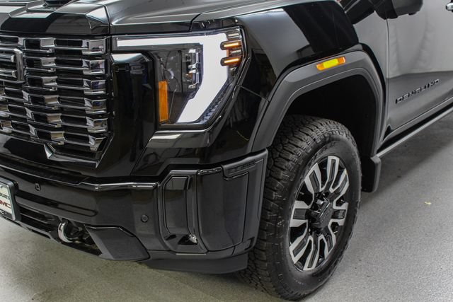 New 2026 GMC Sierra 2500 Denali Ultimate w/ LPO, Black Badging Package AWD/4WD image 4