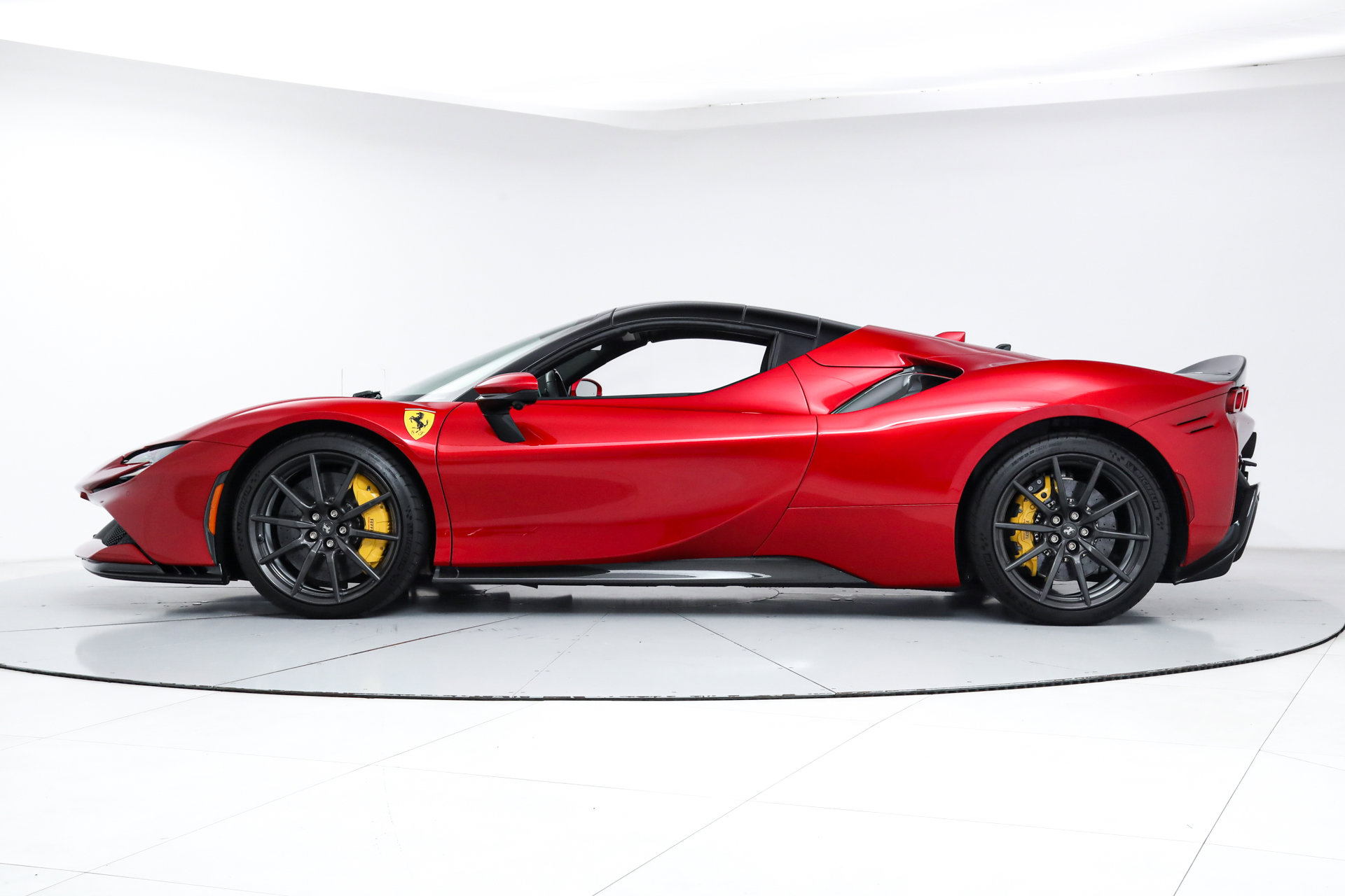 Used 2025 Ferrari SF90 Spider image 7