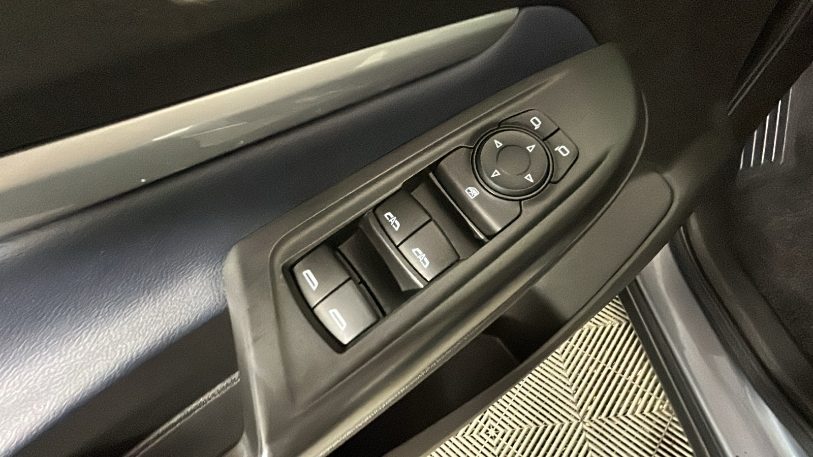 Used 2023 Chevrolet Bolt EUV Premier FWD image 11