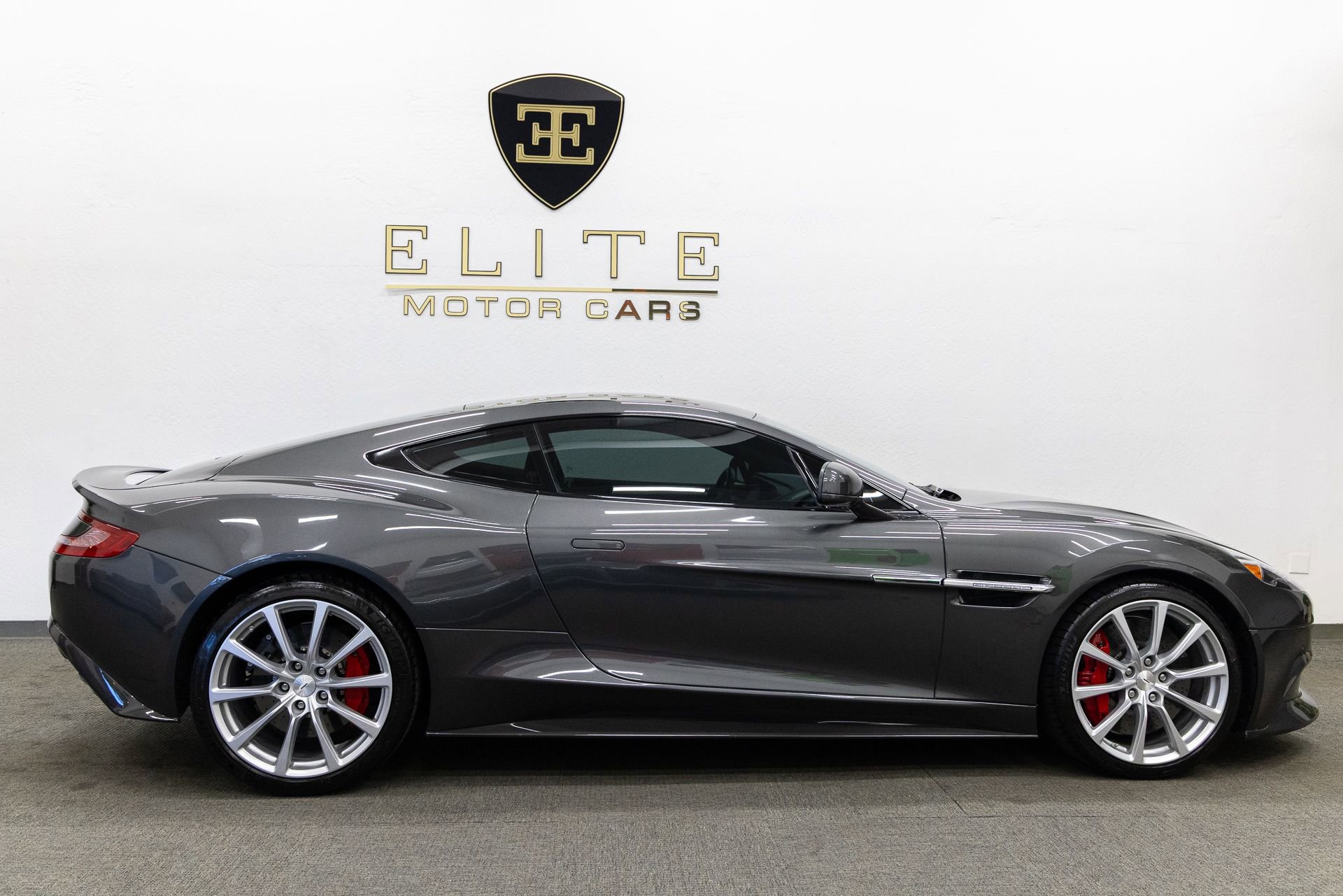 Used 2015 Aston Martin Vanquish Coupe RWD image 10