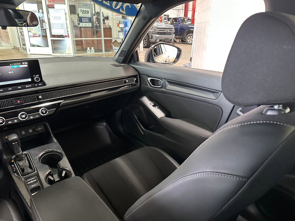 Used 2025 Honda Civic Sport image 13