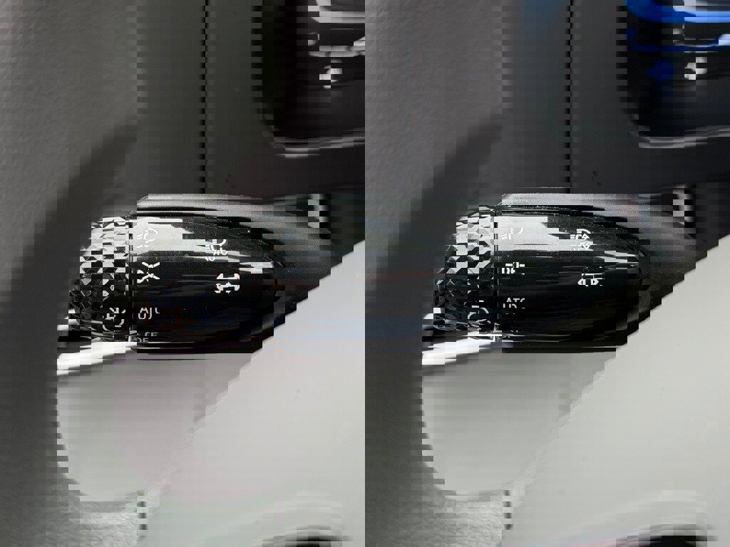 Certified 2025 Hyundai Elantra SE w/ Cargo Package image 21