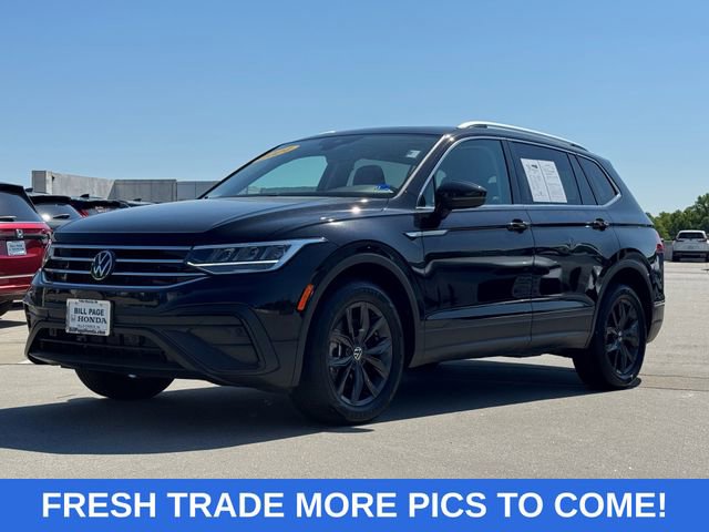 Used 2024 Volkswagen Tiguan SE w/ Panoramic Sunroof Package AWD/4WD image 2