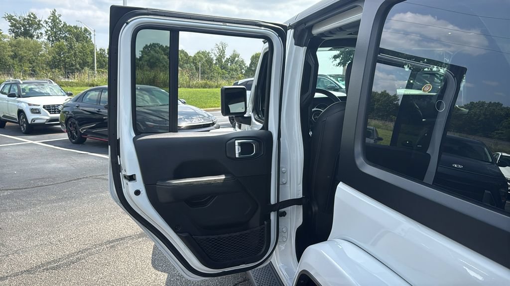 Used 2023 Jeep Wrangler Unlimited Sahara w/ Cold Weather Group AWD/4WD image 25