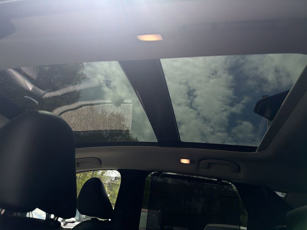 Used 2021 INFINITI QX50 Sensory image 16