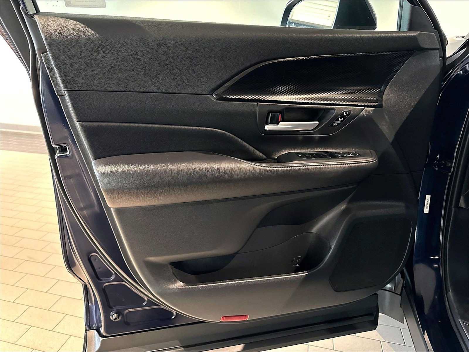 Used 2025 Toyota Grand Highlander AWD Hybrid image 26