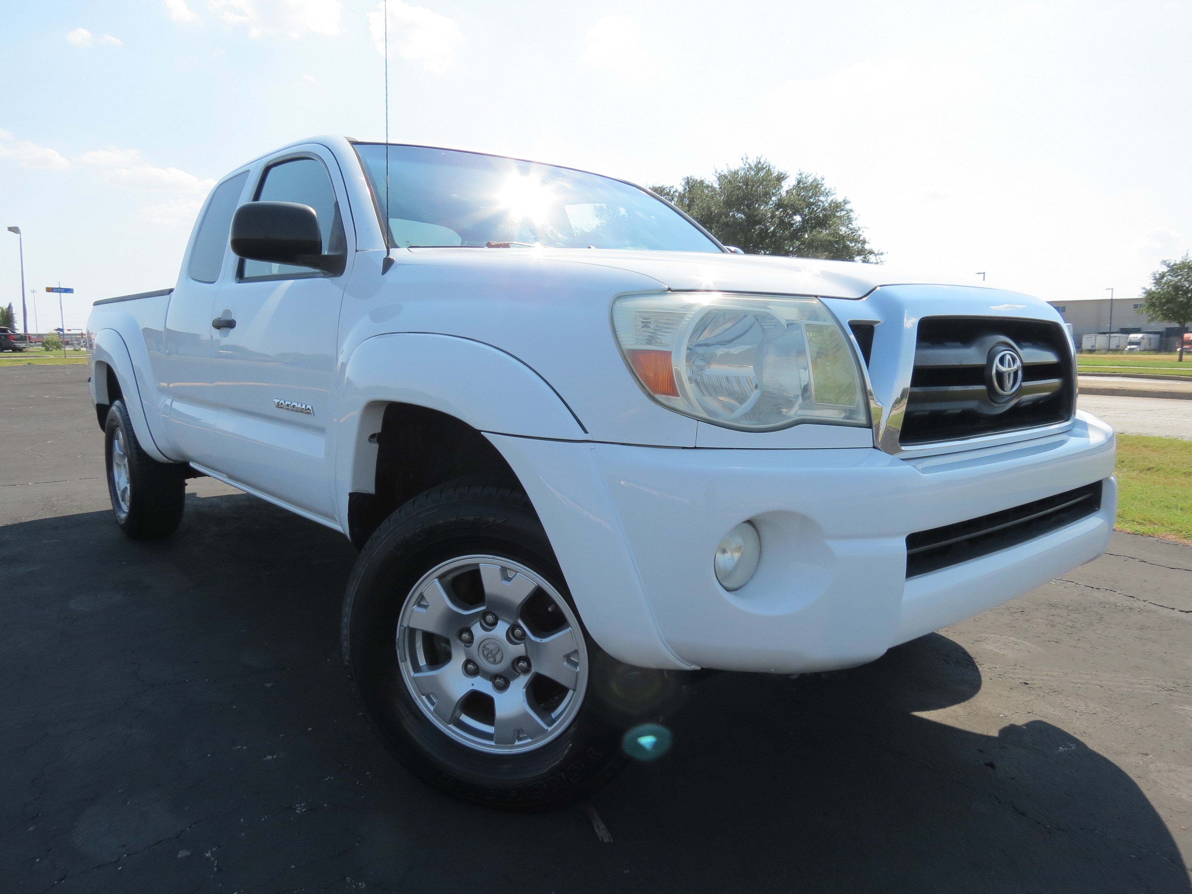 Used 2005 Toyota Tacoma PreRunner image 2