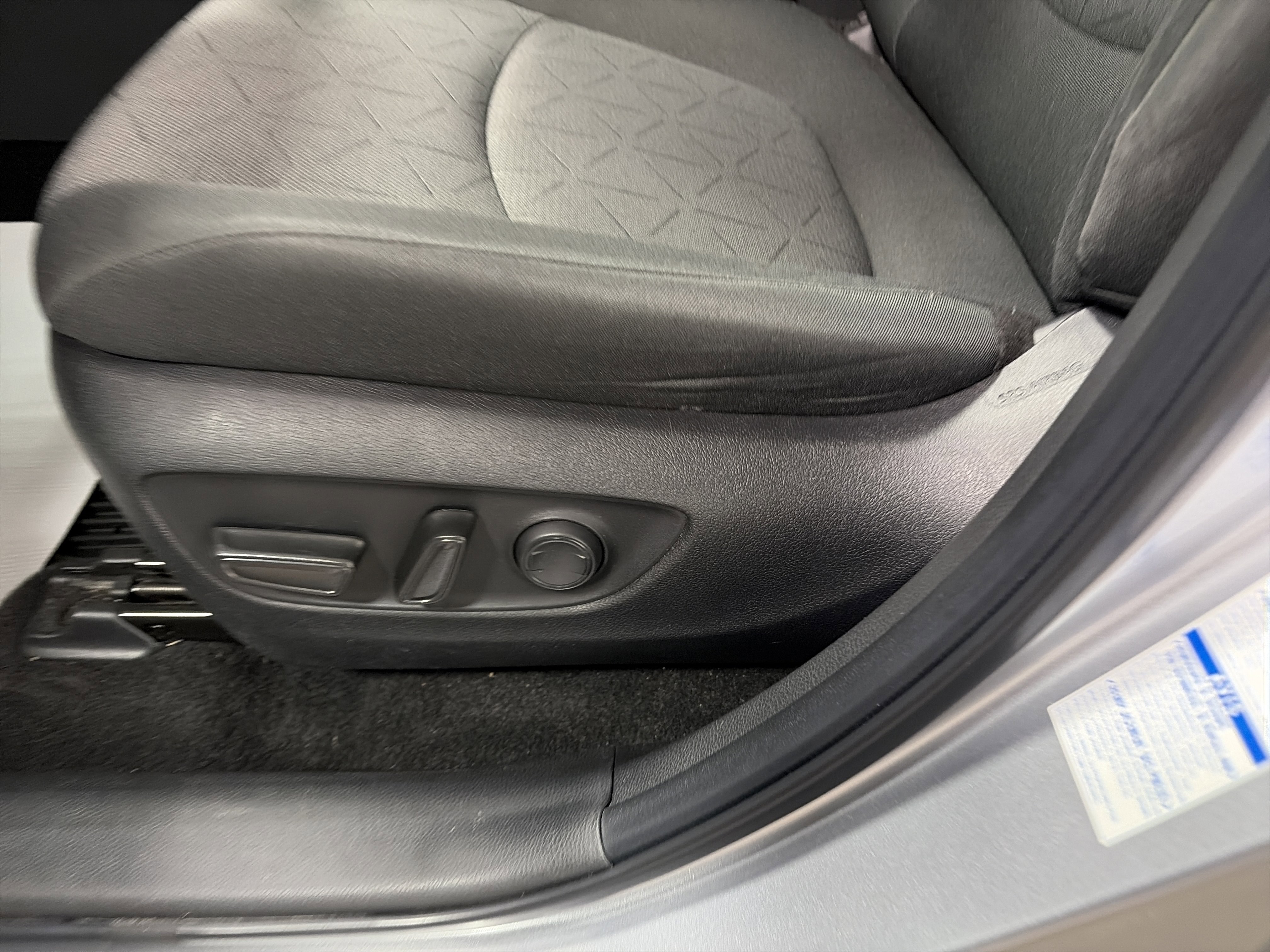 Used 2023 Toyota RAV4 XLE image 15