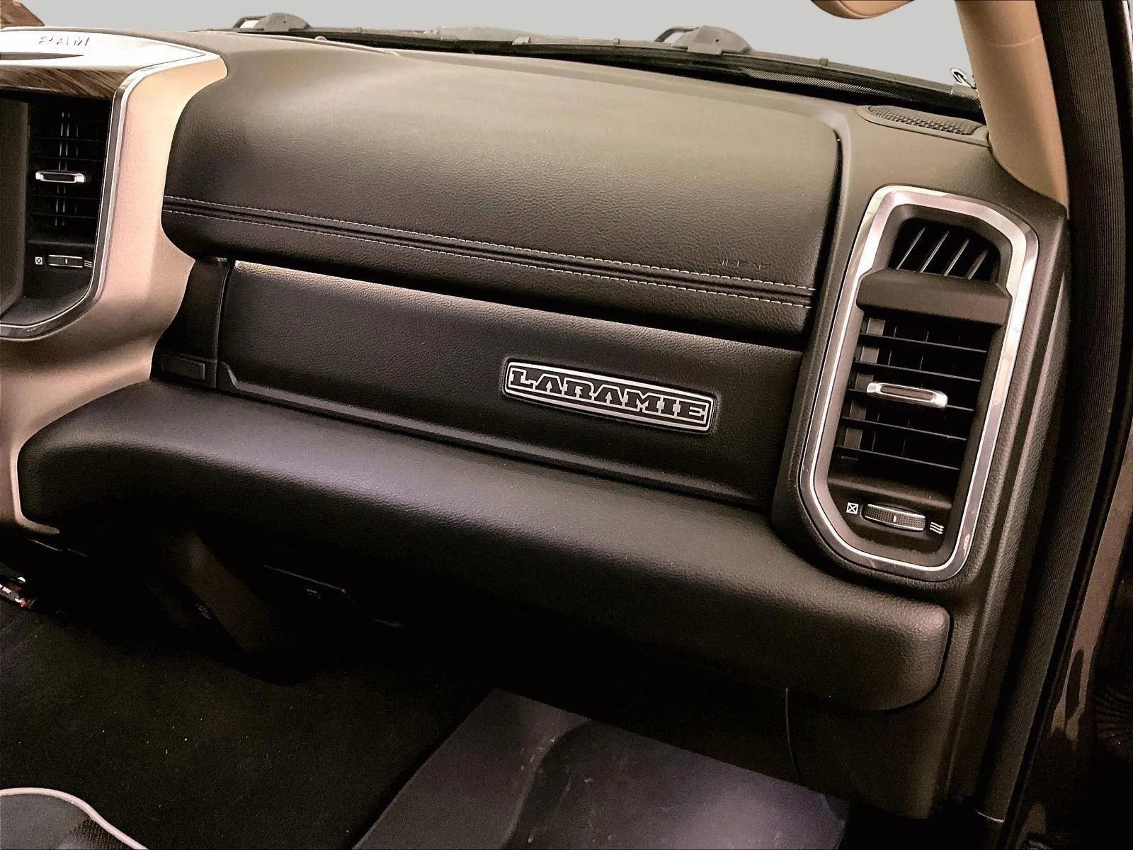 Used 2019 RAM 1500 Laramie image 15