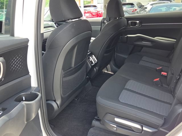 Used 2023 Kia Sorento LX FWD image 9