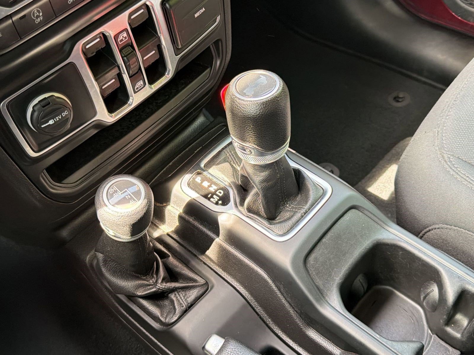 Used 2022 Jeep Wrangler Unlimited Sport AWD/4WD image 16