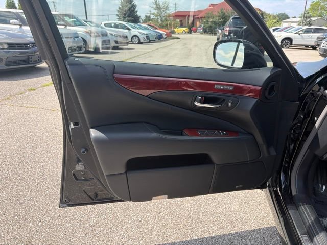 Used 2007 Lexus LS 460 L w/ Luxury Pkg RWD image 16
