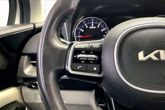 Used 2024 Kia Carnival EX image 21