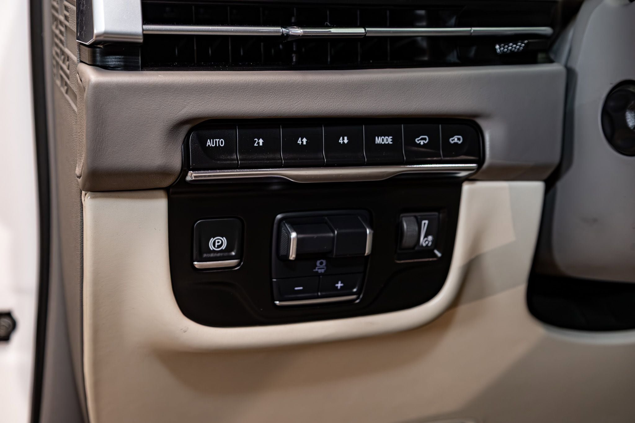 Used 2025 Cadillac Escalade Sport Platinum image 18