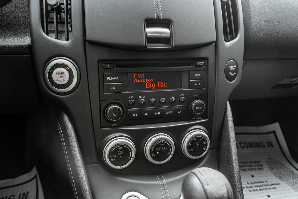 Used 2016 Nissan 370Z Touring image 17