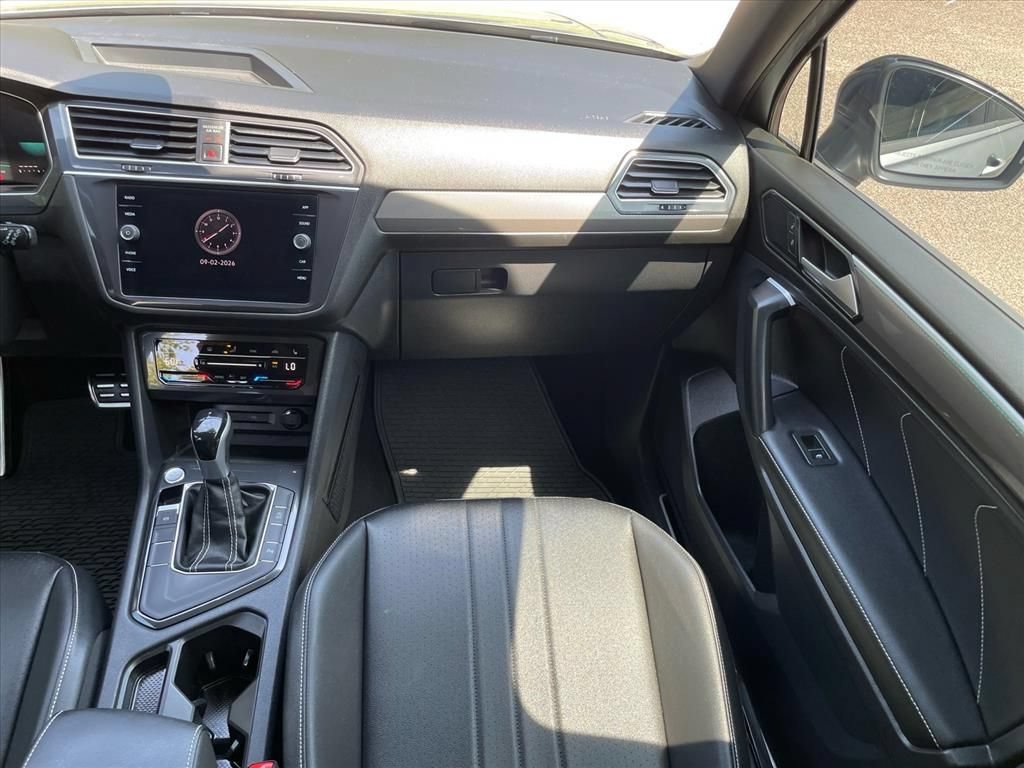 Used 2023 Volkswagen Tiguan SE R-Line FWD image 9